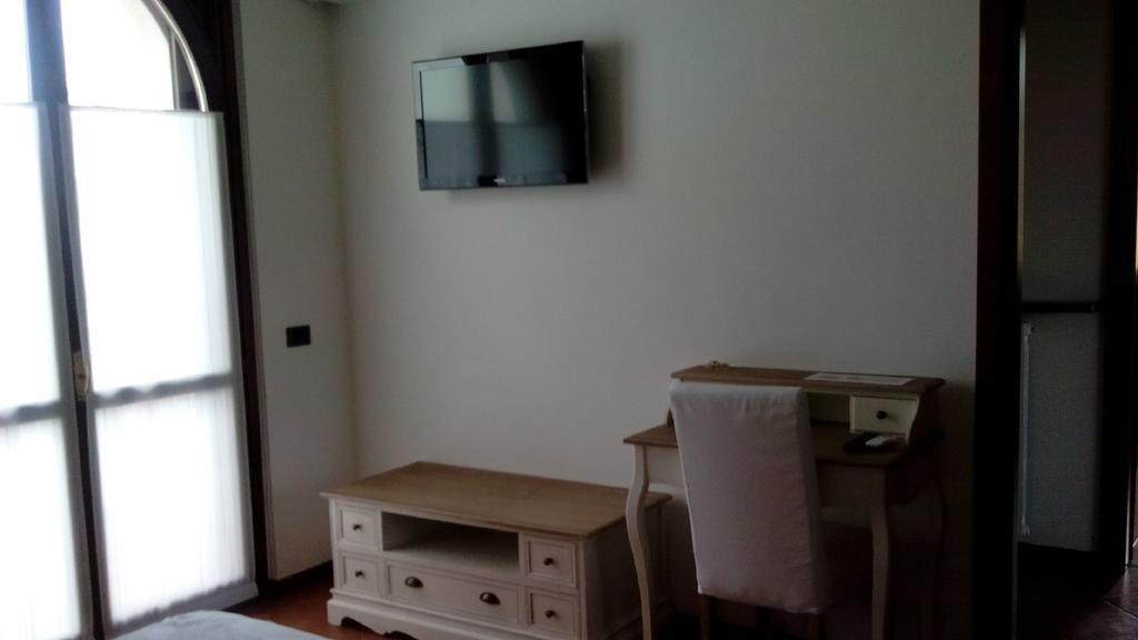 Crespi House Acomodação com café da manhã Parabiago Quarto foto