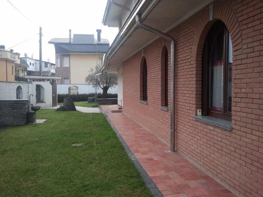 Crespi House Acomodação com café da manhã Parabiago Exterior foto